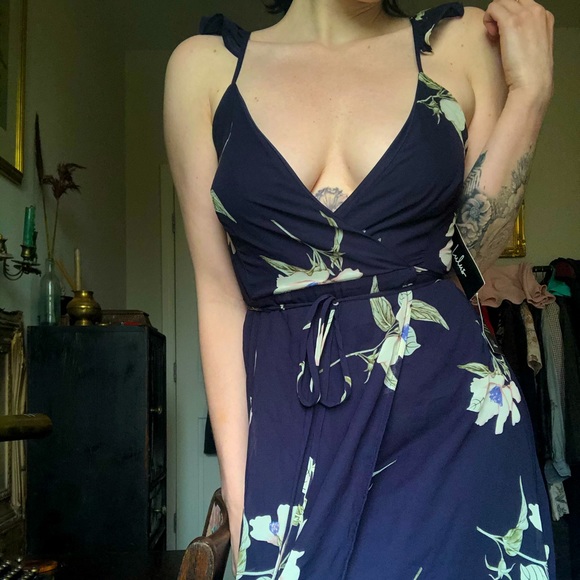 New Lulu’s Wrap Maxi Dress - Picture 5 of 5